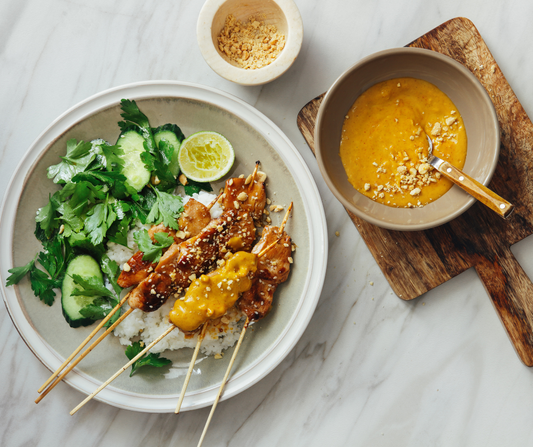 Quel vin boire avec un poulet satay sauce cacahuètes ?